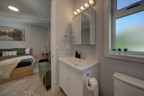 Unclassified image, 4 of 41, button - Cozy 5-bedroom house in peaceful Vancouver perfect for families (Vancouver)