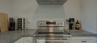 Cozy 5-bedroom house in peaceful Vancouver perfect for families