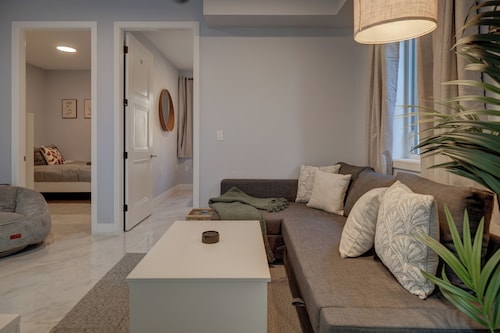 Cozy 5-bedroom house in peaceful Vancouver perfect for families
