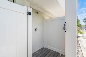 Outdoor Shower - Surrounded by Sea Breezes (Anna Maria)