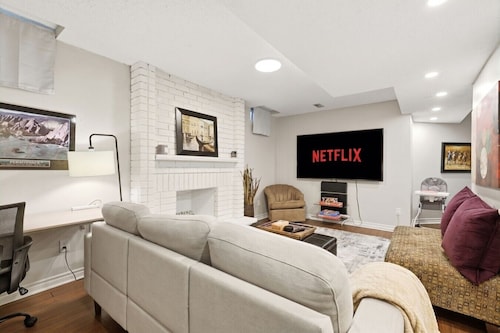 Cozy 1BR | Parking & WiFi | Close to all Amenities