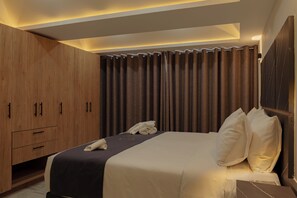 A hotel room with a bed, a wooden wardrobe, and a curtain. - Orchids Suite: Elegance, spaciousness, and privacy—an exceptional stay (Ciudad de México)