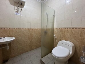 A bathroom with a toilet, sink, and shower. - Fatma Mountain Hills by Tamastu Villaz (Cisarua)