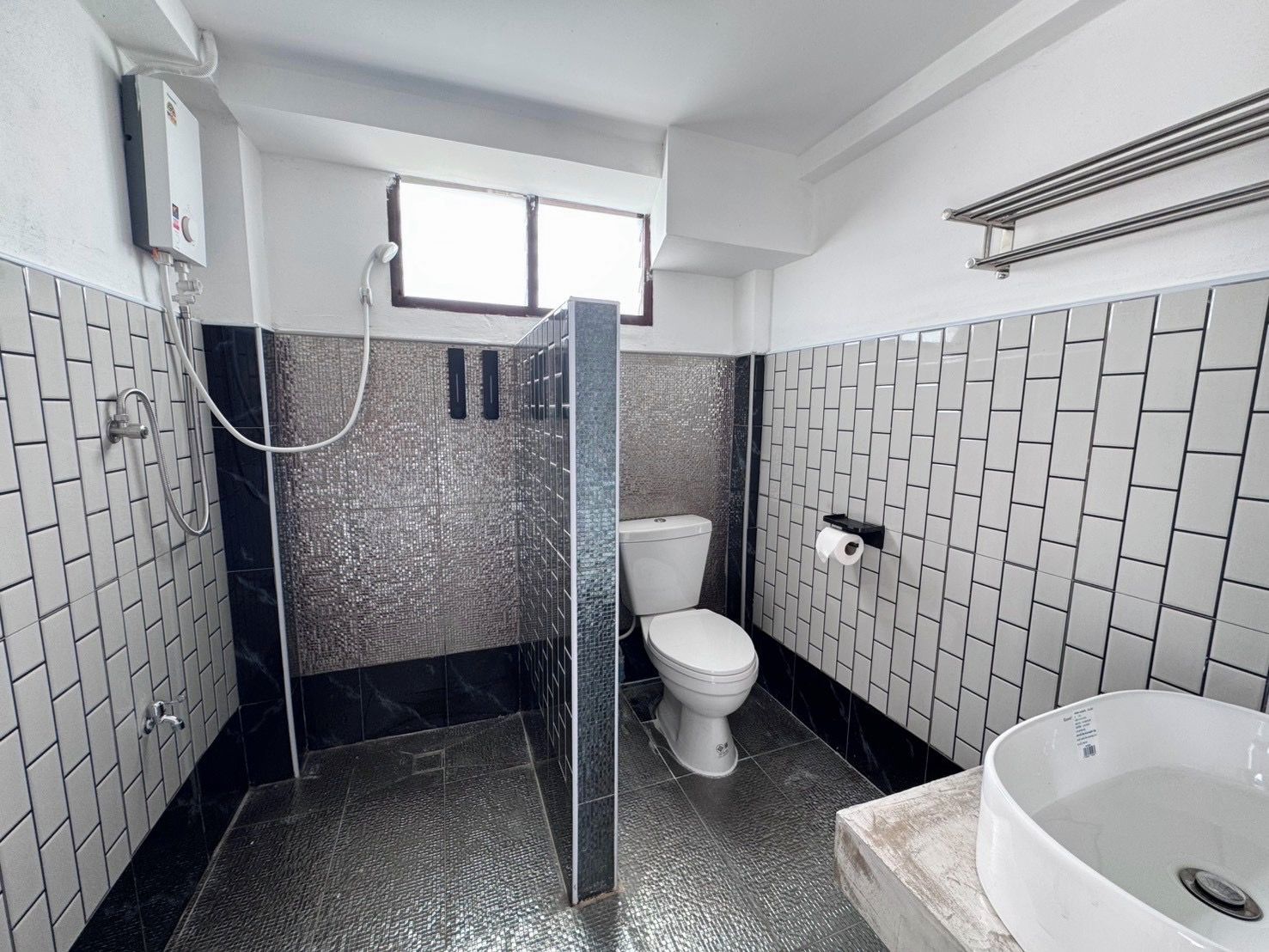 A bathroom with a shower, toilet, and bathtub.
