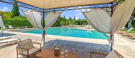 Villa familiar, 4 habitaciones, balcón (Masseria Saracino Pool And Garden) | Alberca | Alberca al aire libre por temporada