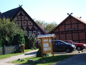 A traditional half-timbered building with a sign indicating a restaurant. - De lüt Ferienhof Jameln Lüneburger-Heide/Wendland by Interhome (Jameln)