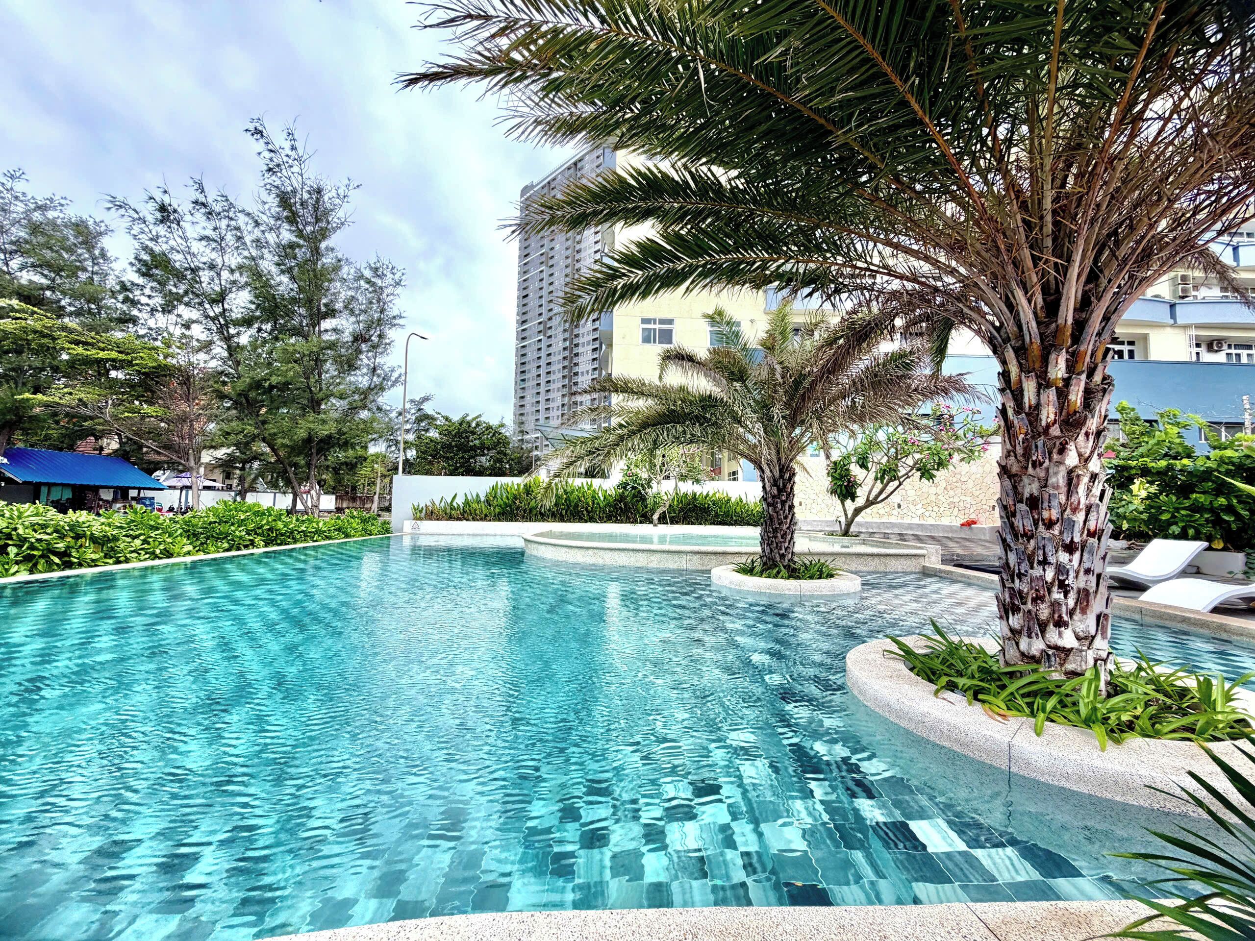 Deluxe Apartment, Balcony, Beach View | Pool