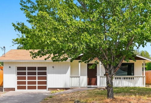 Park House - Modern, Convenient, Redmond Retreat