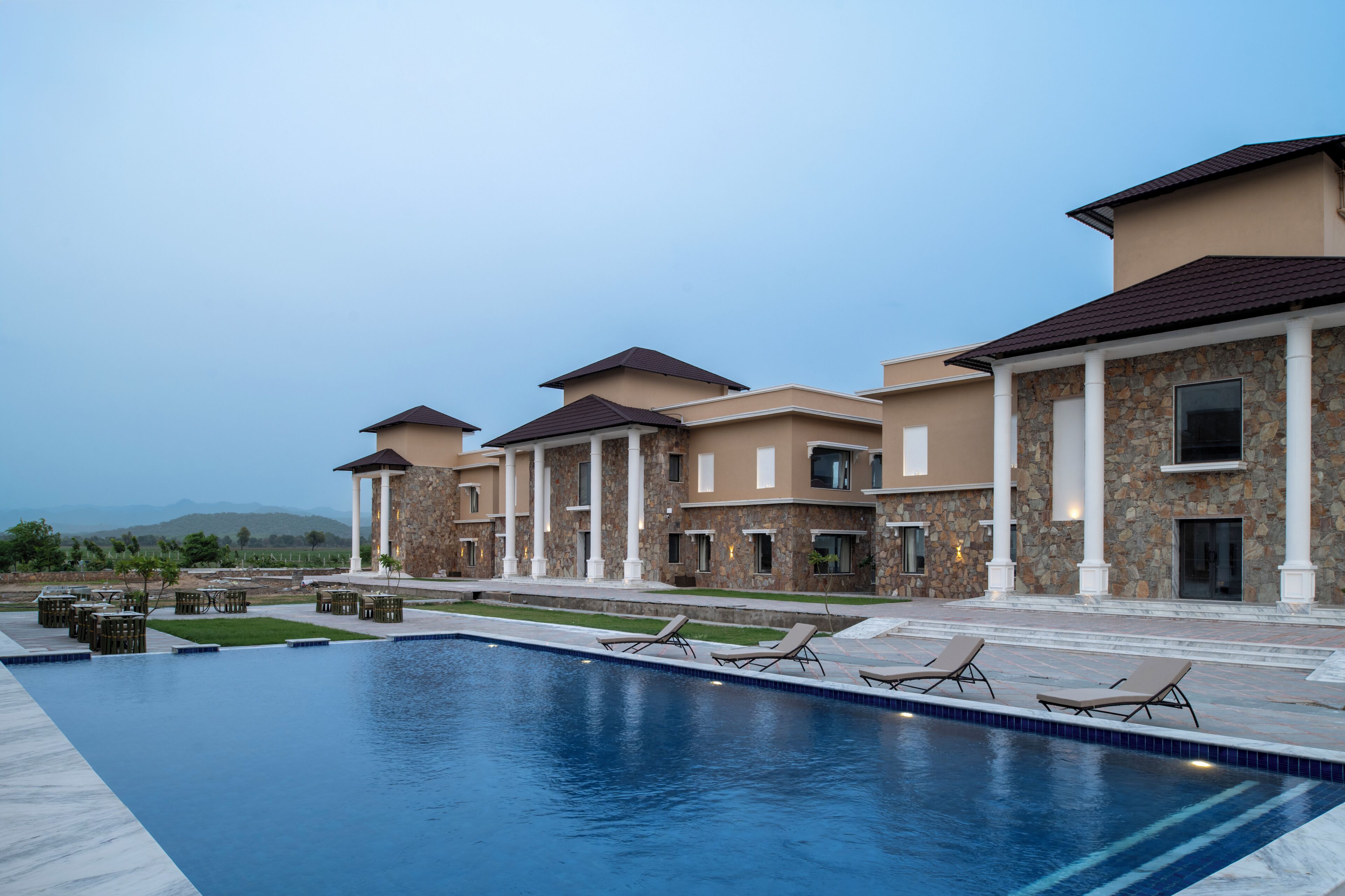 12 piscinas externas