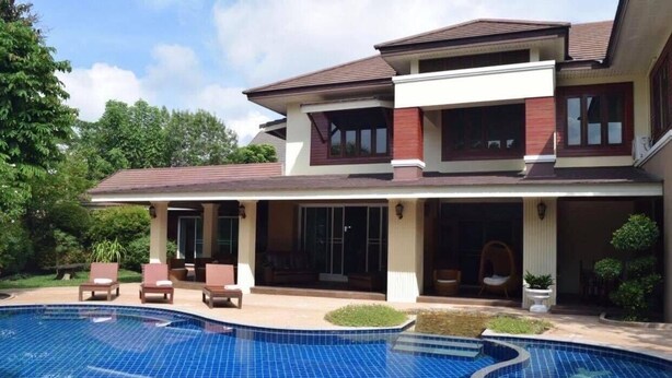 Pool - Lannakaruehaad pool villa in Chiang Mai for daily rental. Ideal for large groups (Tambon San Phi Suea)