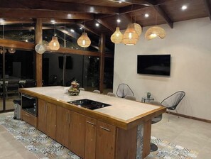 Interior - Cloud Forest Villa: Pool, Jacuzzi, Sleeps 13 (San Rafael de San Pedro de perez zeldon)