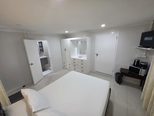PVV Nadi Airport Apartment 