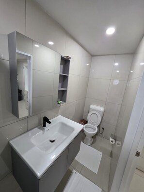 Comfort Double Room, Garden View | Bathroom