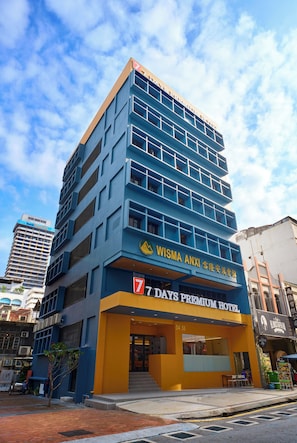 A 7-day premium hotel with a modern facade, multiple floors, and a prominent signage. - 7 Days Premium Hotel Hang Lekiu (Kuala Lumpur)