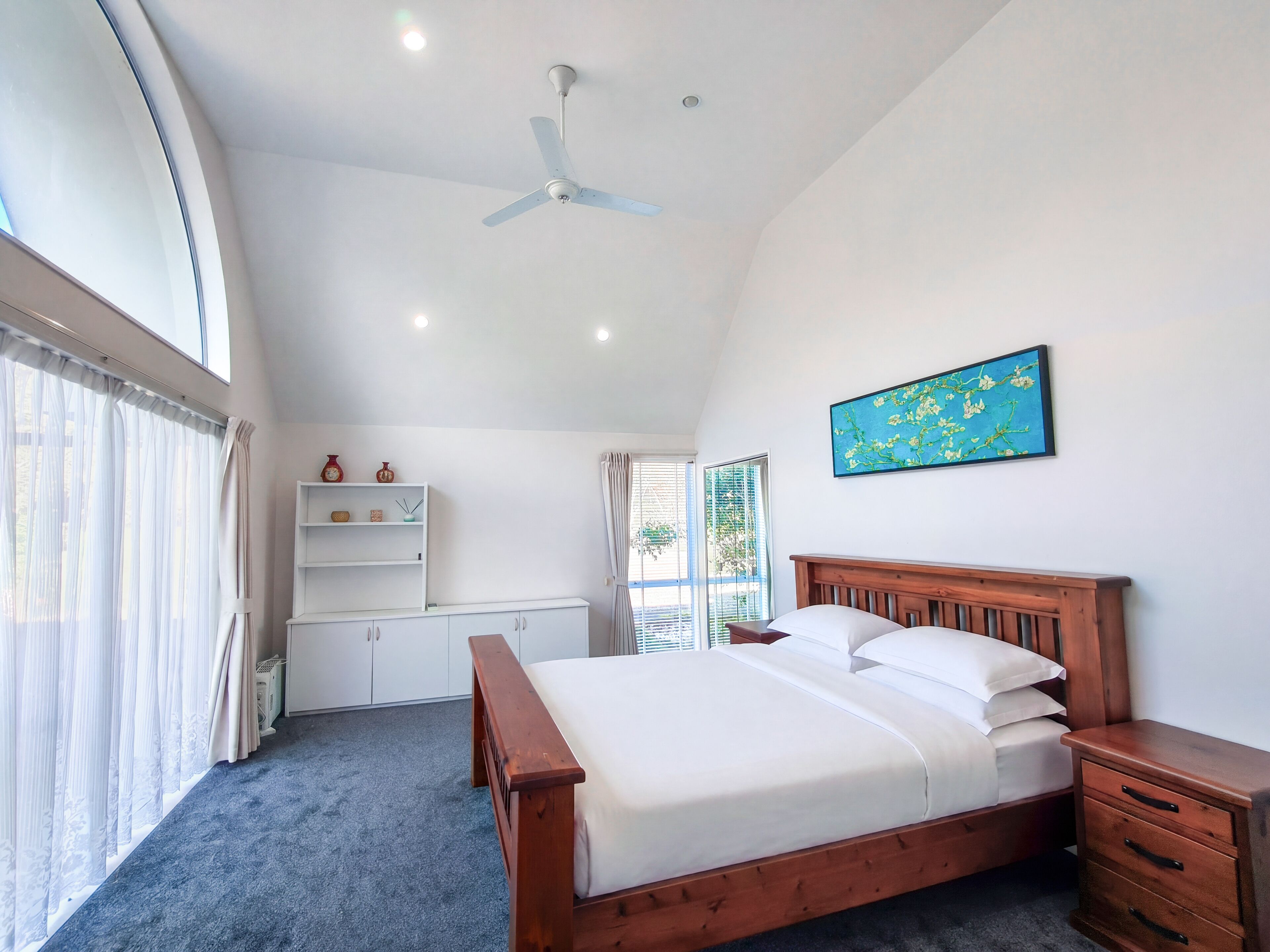 Desk, iron/ironing board, WiFi (free), bed sheets
