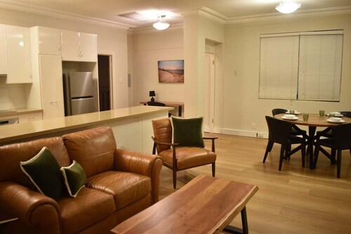 City Loft | Stylish CBD Stay + River Walks
