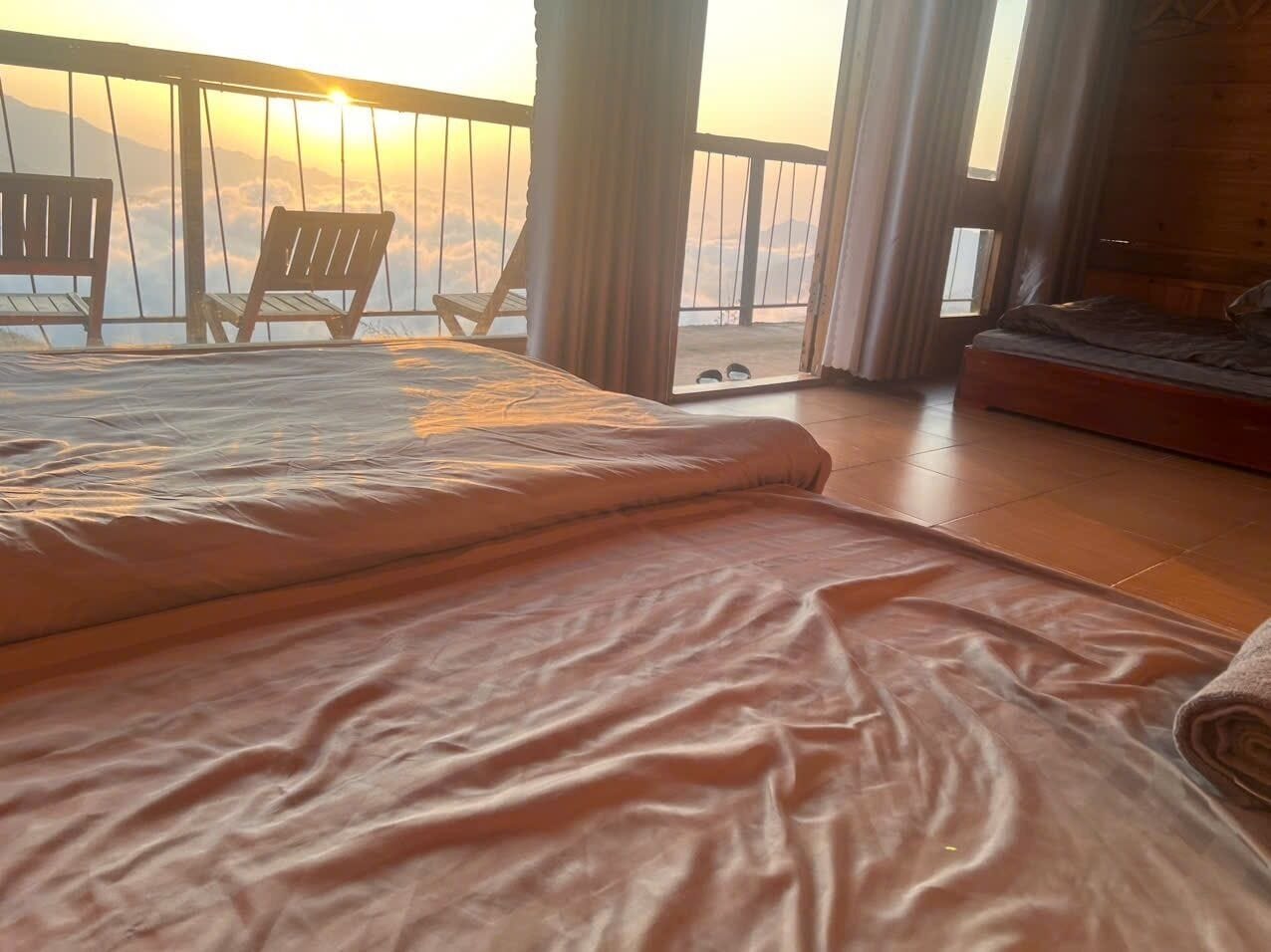 Standard Bungalow, 1 King Bed, Balcony, Mountain View | WiFi (free)