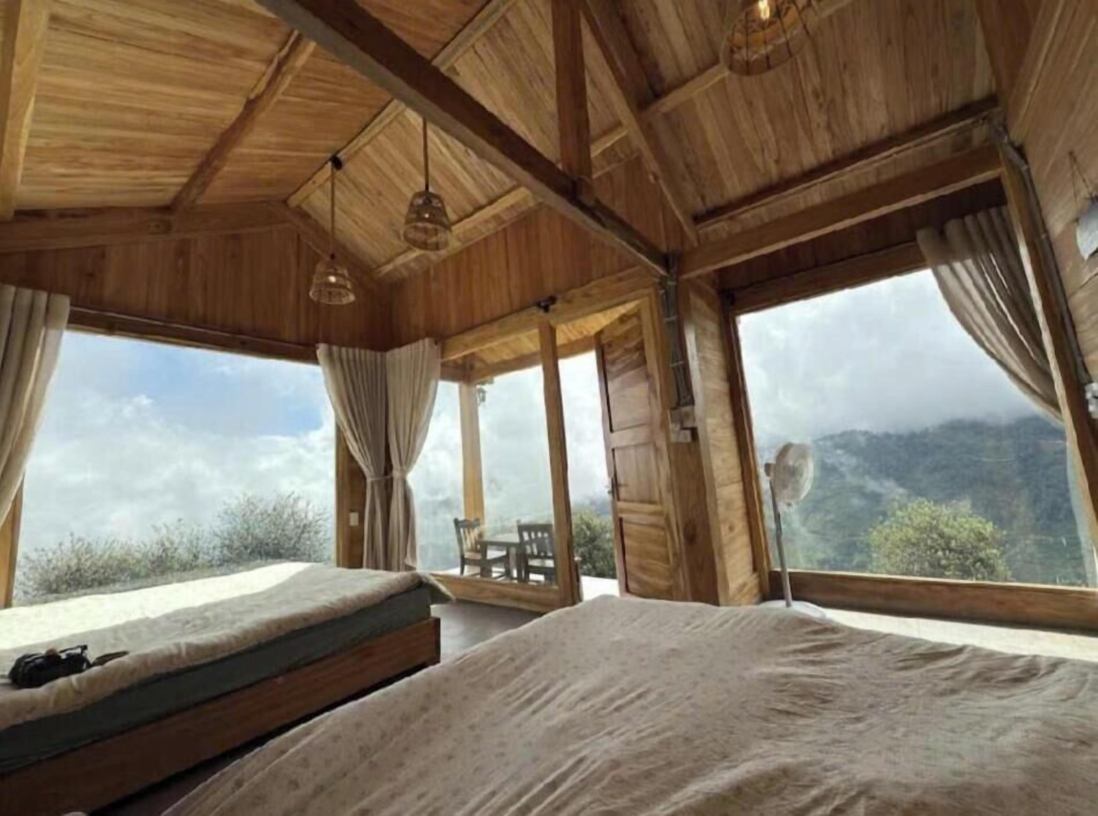 Standard Bungalow, 1 King Bed, Balcony, Mountain View | WiFi (free)