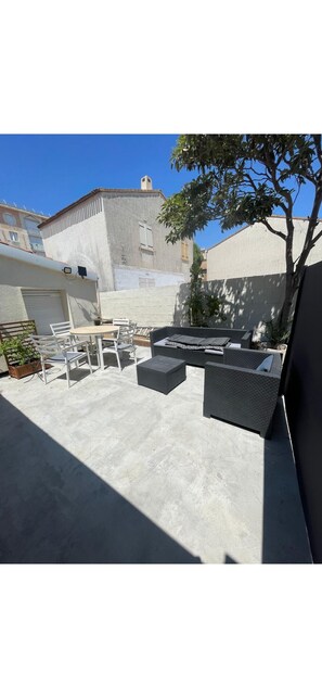 Outdoor dining - Vrbo Property (Berre-l'Étang)