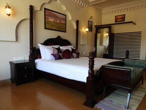 Desk, soundproofing, iron/ironing board (on request), WiFi - Kolar Hills Jawai (Rughnathpura)