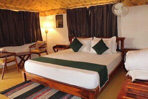 Desk, soundproofing, iron/ironing board (on request), WiFi - Kolar Hills Jawai (Rughnathpura)