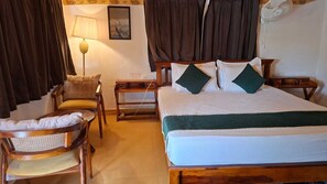 Desk, soundproofing, iron/ironing board (on request), WiFi - Kolar Hills Jawai (Rughnathpura)
