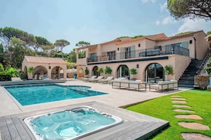 A two-story house with a swimming pool, outdoor seating, and a hot tub. - Villa Shaily  300m Pampelonne Beach and Club 55 (Ramatuelle)