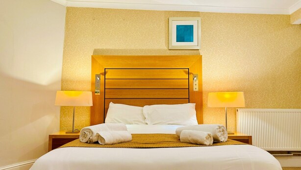 House - Deluxe Double Suite (Stone)