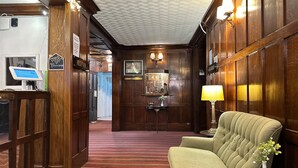House | Reception - Deluxe Double Suite (Stone)