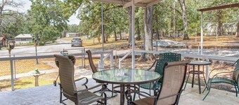 Fishing Pond & Patio Near Lake Texoma!