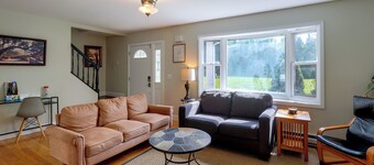 Hudson Valley Duplex: Hike, Sip + Explore!