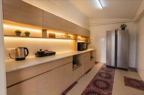 Private kitchen - Spacious Rooftop Apartment with Terrace (Hua Hin)