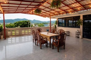 Outdoor dining - Spacious Rooftop Apartment with Terrace (Hua Hin)