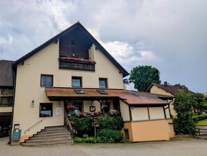 Exterior - Landgasthof Pension zum Ross (Berg bei Neumarkt in der Oberpfalz)