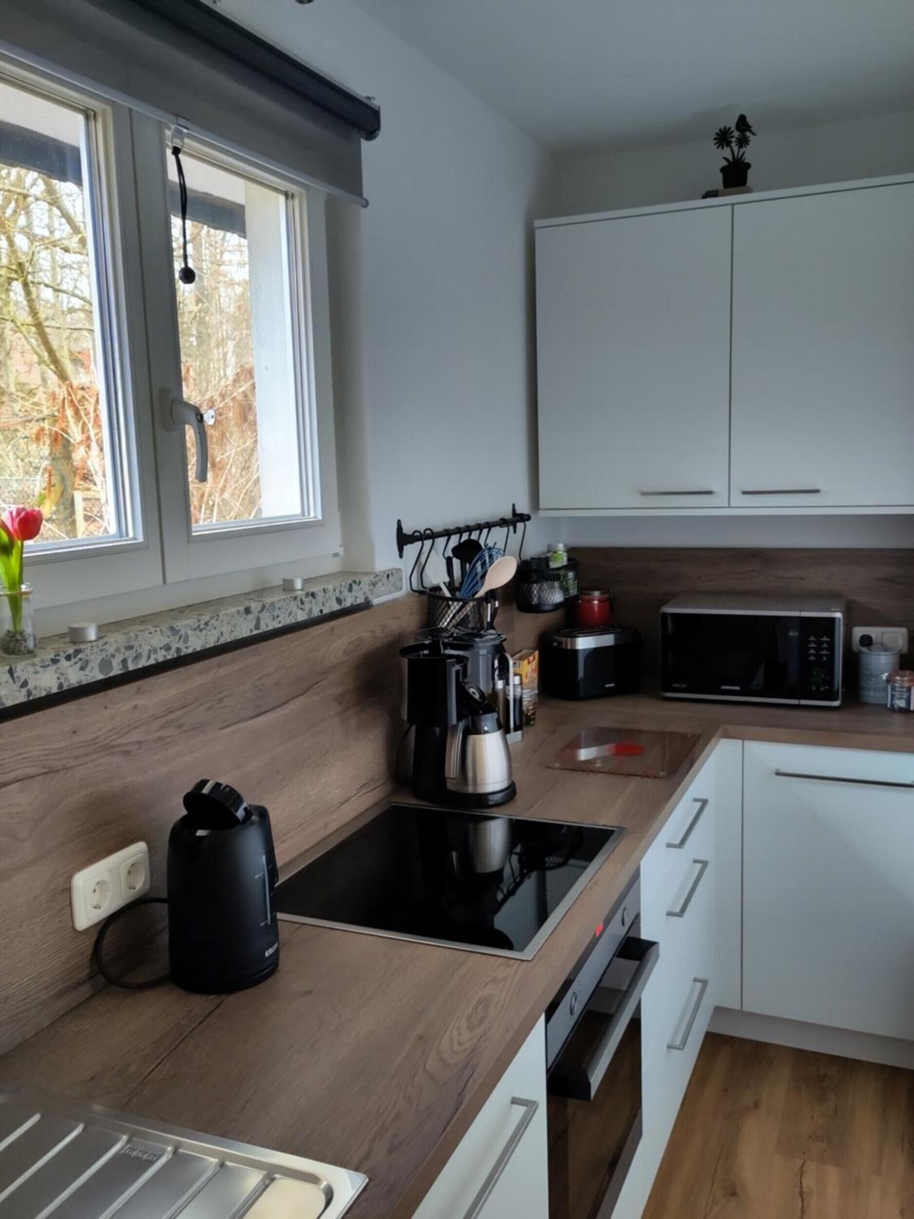 Cafetière/bouilloire, réfrigérateur, micro-ondes, four