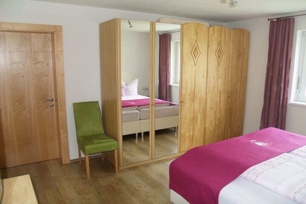 WiFi (free), bed sheets