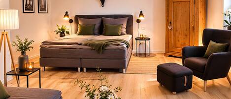 Comfort Apartment, Mountain View | Iron/ironing board, WiFi (free)