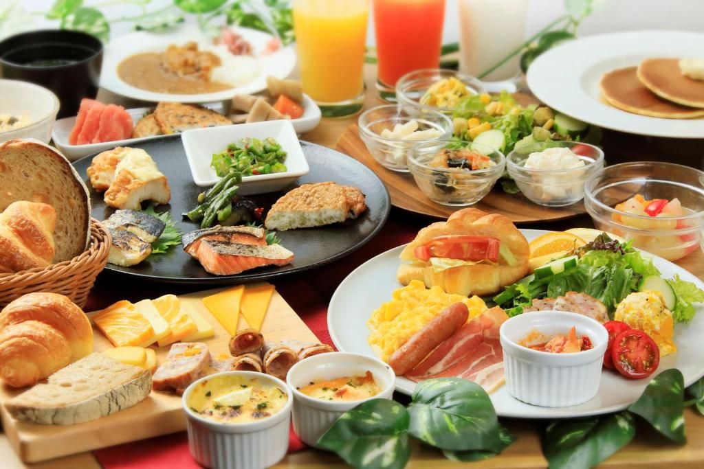 A breakfast buffet with various food items and beverages.