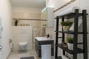 Bathroom - Holiday apartment with 3 bedrooms (Heiligenhafen)
