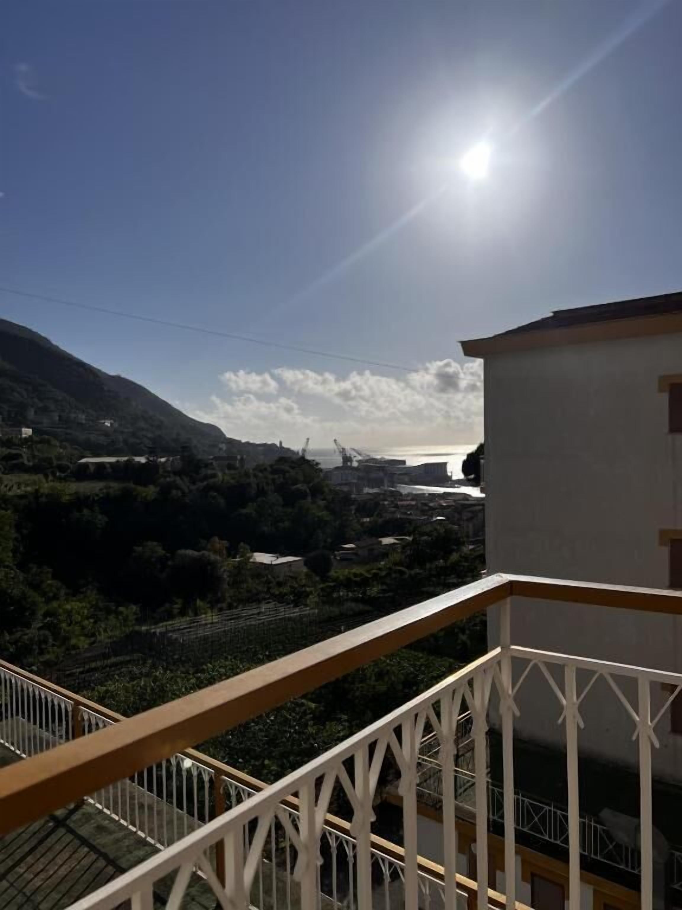 Vierbettzimmer, Balkon, Blick auf den Innenhof | Unterkunftsgelände