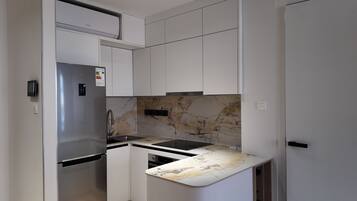 Apartment, City View | Private kitchen | Full-size fridge, microwave, oven, stovetop