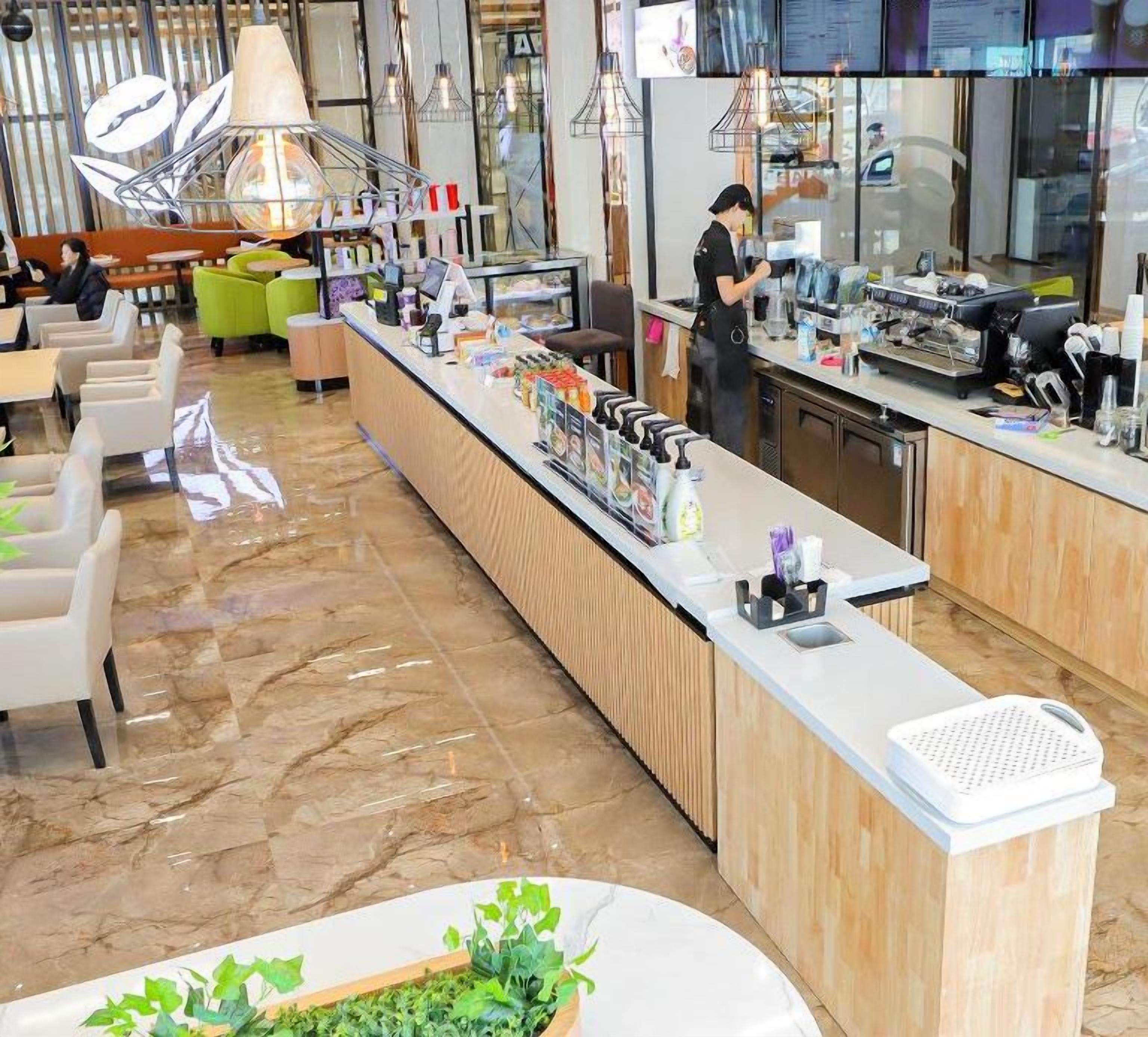 อพาร์ทเมนท์, วิวเมือง | ร้านอาหาร