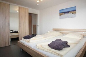 Unclassified image, 4 of 35, button - Holiday apartment with 2 bedrooms (Heiligenhafen)