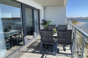 Outdoor dining - House Kiki, Apartment 6 "Ocean View" (Heiligenhafen)