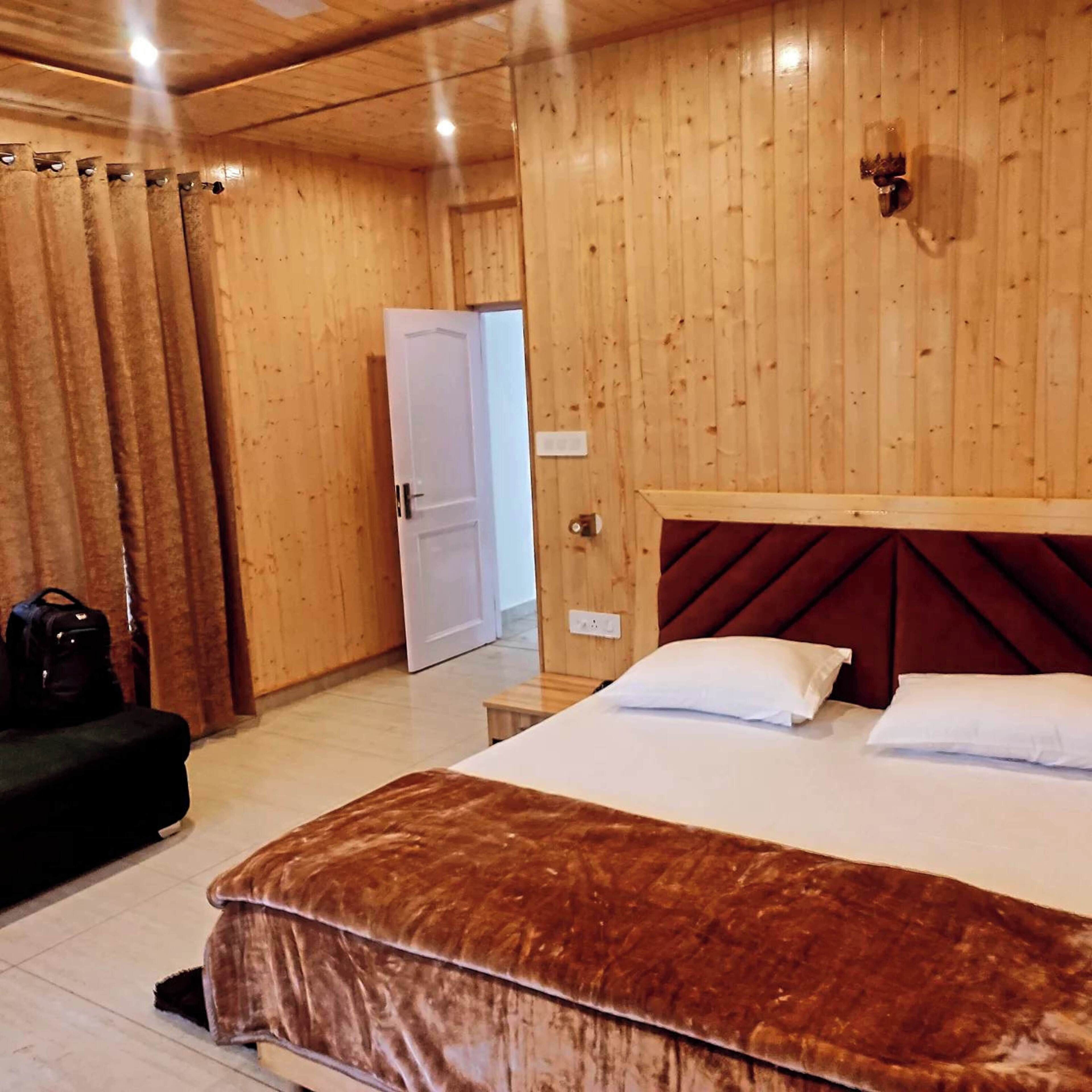 Suite | Rollaway beds (surcharge), WiFi (free), bed sheets