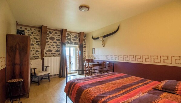 Room - Bed and Breakfast 'Chambre Terra' with Mountain View (Bagnols)