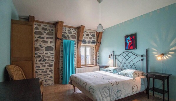 Room - Bed and Breakfast 'Chambre Turquoise' with Mountain View (Bagnols)