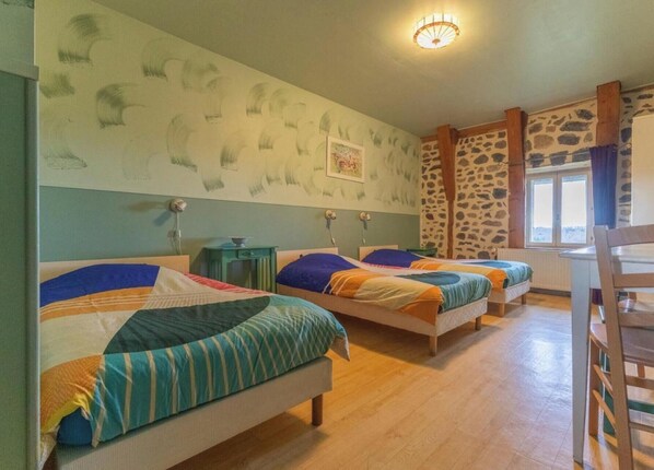 Room - Bed and Breakfast 'Chambre Verte' with Mountain View (Bagnols)