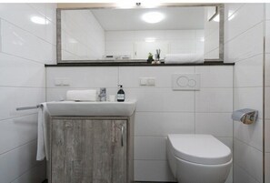 Bathroom - Holiday apartment with 2 bedrooms (Heiligenhafen)