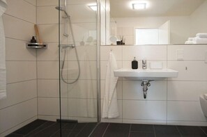 Bathroom - Holiday apartment with 2 bedrooms (Heiligenhafen)